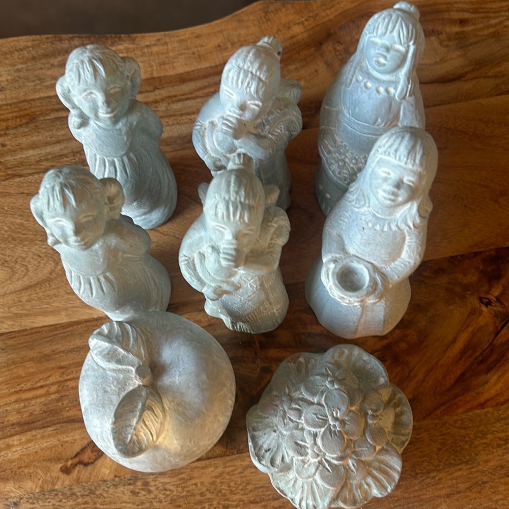 8 Isabel bloom statues. Make great gifts! Priced to sell as a bundle